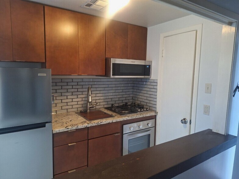Apt A kitchen - 1325 Lake Ave