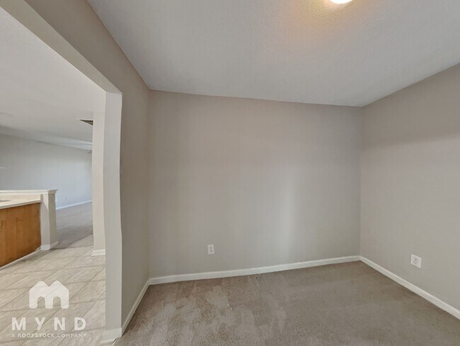 Building Photo - 227 London Dr