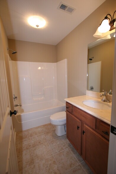 Building Photo - 9008 Landon Ln