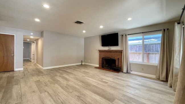 Building Photo - 2155 Santa Ynez Ave