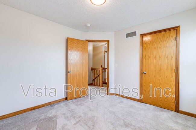 Building Photo - 7225 Bromfield Dr