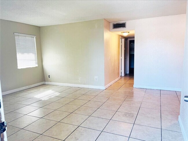 Building Photo - 400 NW 65th Ave