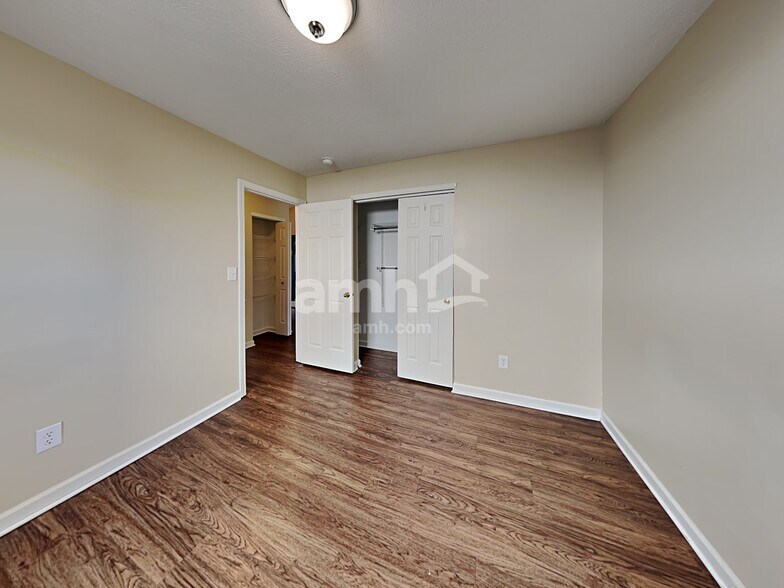 Building Photo - 13850 Bruddy Dr