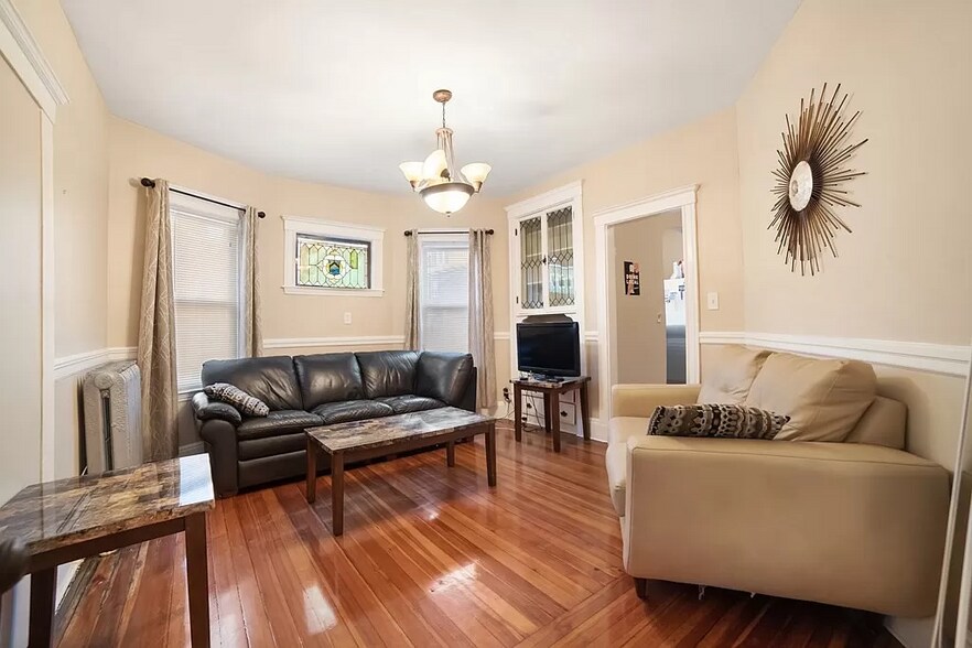 Living Room - 91 Centre St