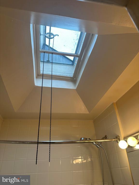 Building Photo - 2308 Highland Ave