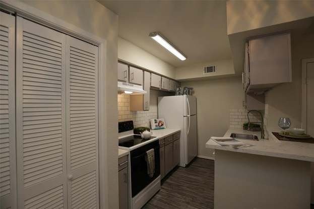 Building Photo - 2100 Wilcrest Dr