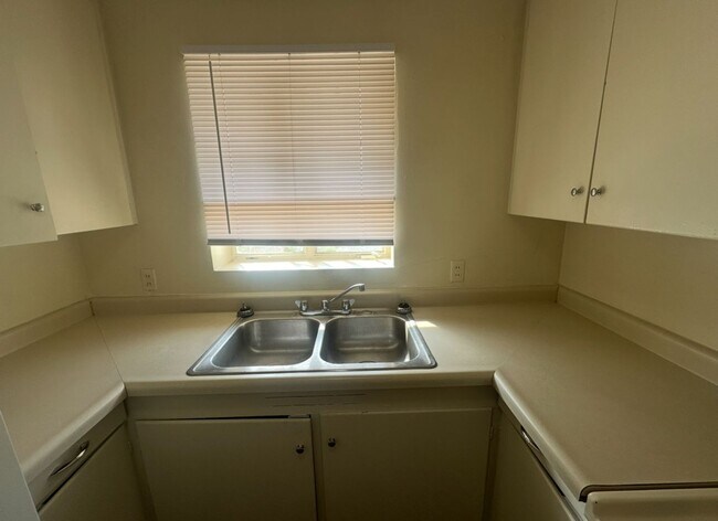 Building Photo - cc0216