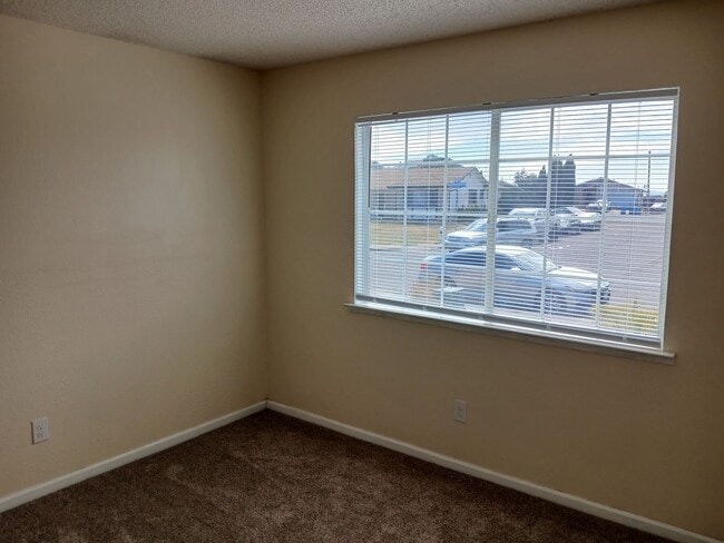 Building Photo - 400 Mokelumne Dr