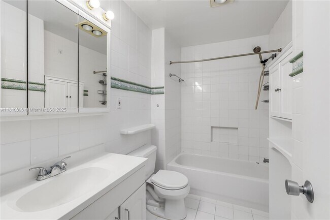 Building Photo - 4925 Collins Ave