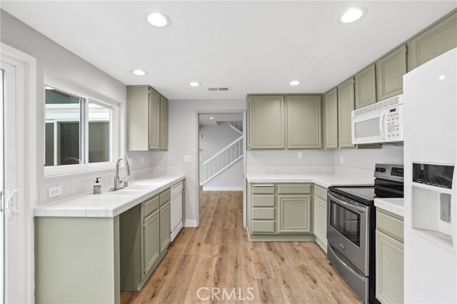 Building Photo - 11 Chardonnay