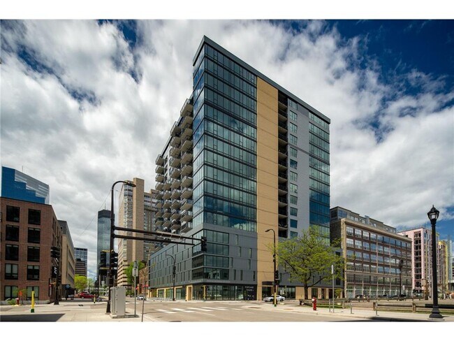 Building Photo - 740 Portland Ave