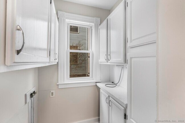 Building Photo - 49 Belden St