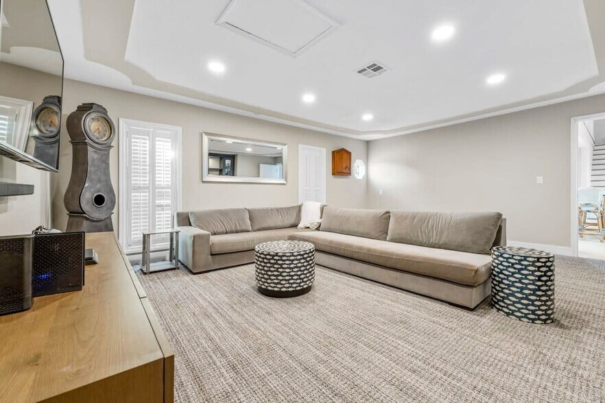 Building Photo - 8130 S Tropical Trail