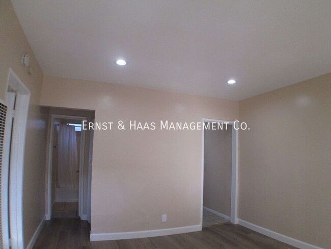 Building Photo - Wonderful 1 Bedroom Apartment with Most Ut...