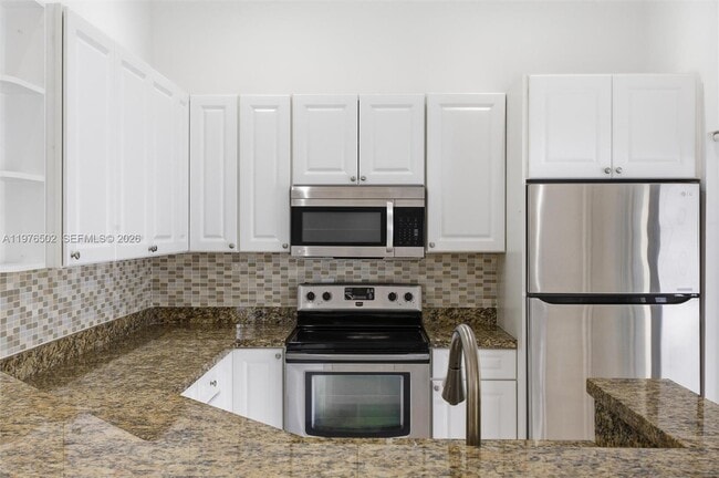 Building Photo - 922 Falling Water Rd