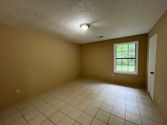 Building Photo - Renovated 3 Bedroom 1 Bath Home for Rent!