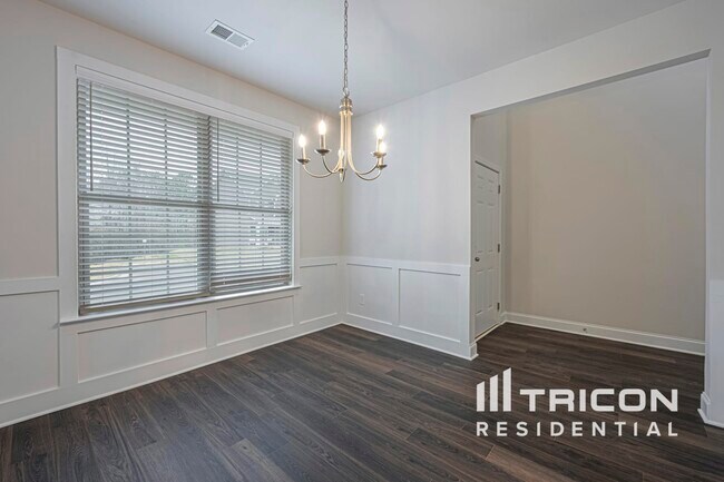 Building Photo - 325 Oxbow St