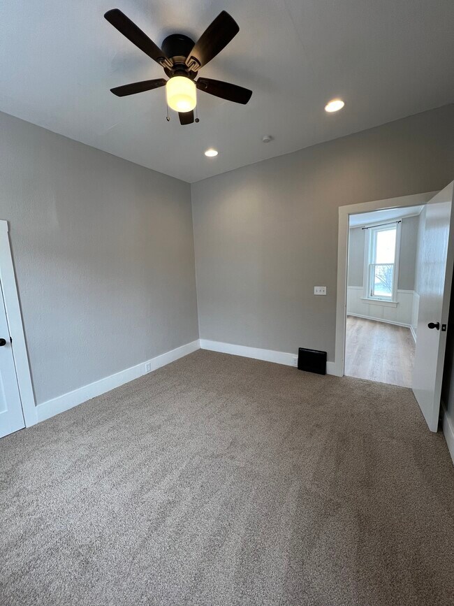 Building Photo - 1166 High Ave