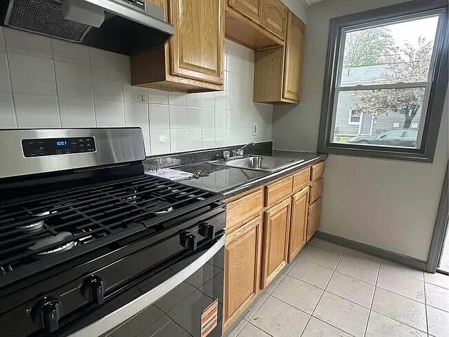 Building Photo - 1-3 bedroom garden style & townhouse