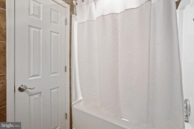 Building Photo - 405 N Beauregard St