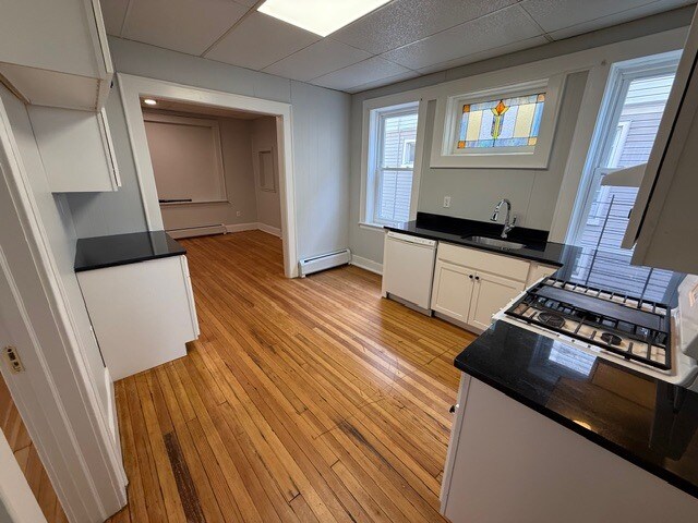 Building Photo - 556 Bond St