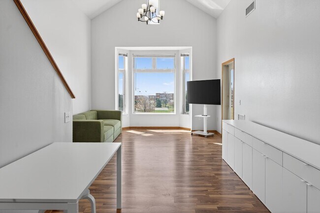 Building Photo - 301 Harbour Town Dr