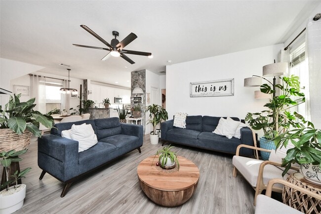 Building Photo - 25928 Chicory Dr