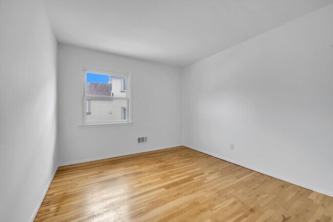 Building Photo - 214-17 15th Ave