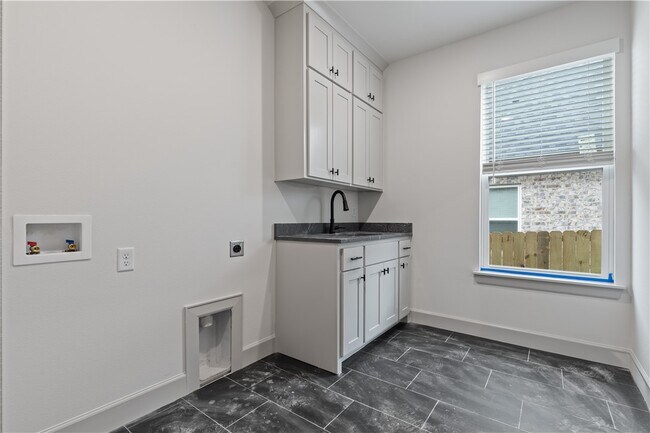 Building Photo - 1121 Whistler St