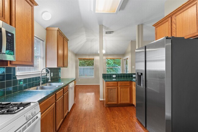 Building Photo - 805 Courtland View