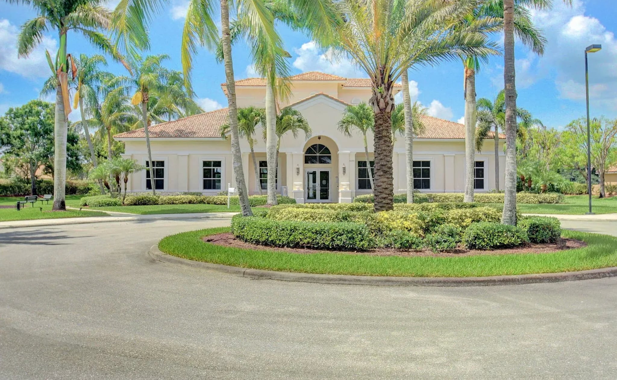 Building Photo - 8115 Bellagio Ln