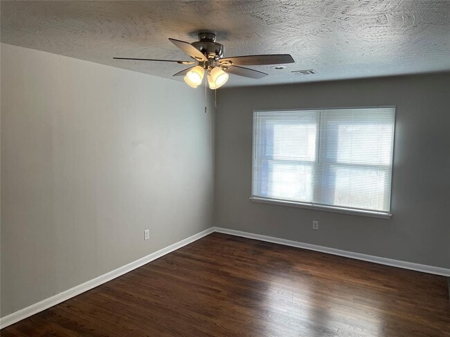 Building Photo - 228 W 9th St