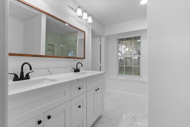 Building Photo - 611 Muirwood Ln