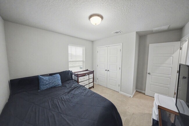 Building Photo - Stylish & Spacious 5-Bed in Prime Schertz Location! - Realtor Commission: $500