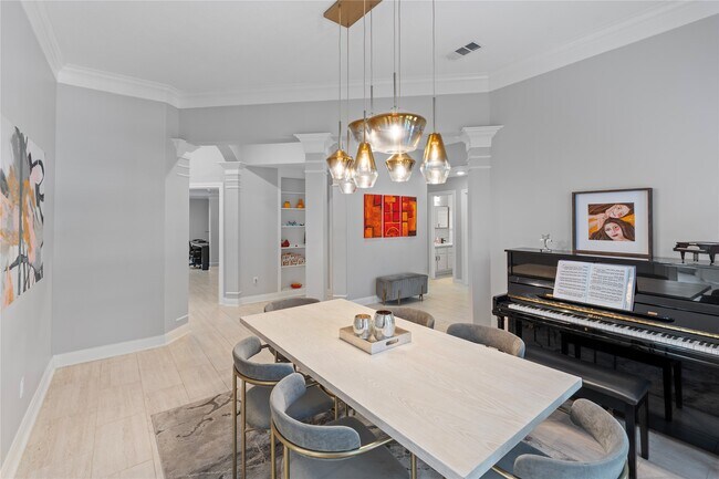 Building Photo - 14215 Scarborough Fair St