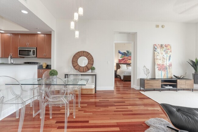 Building Photo - 701 S Olive Ave