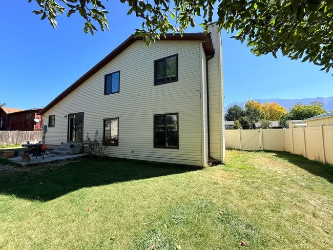 Building Photo - Newly Updated 4-Bedroom Home in Sandy!