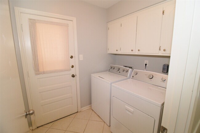 Building Photo - 1030 Montour Dr