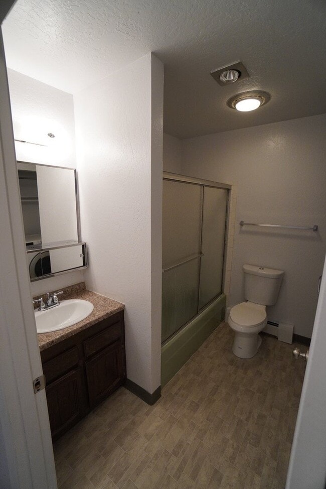 Building Photo - 3 Bedroom East Anchorage Condo!