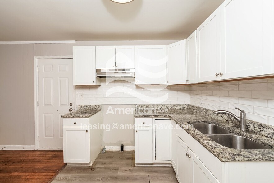 Building Photo - 1632 18th Way SW