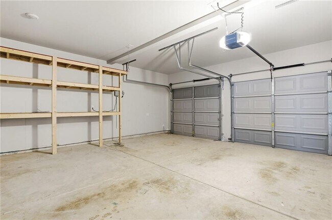 Building Photo - 3132 Hawthorn Farm Blvd