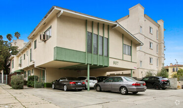 Building Photo - 907 S. Holt Ave - near Olympic and La Cien...