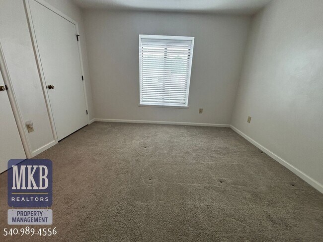Building Photo - 2527 Gatehouse Ln