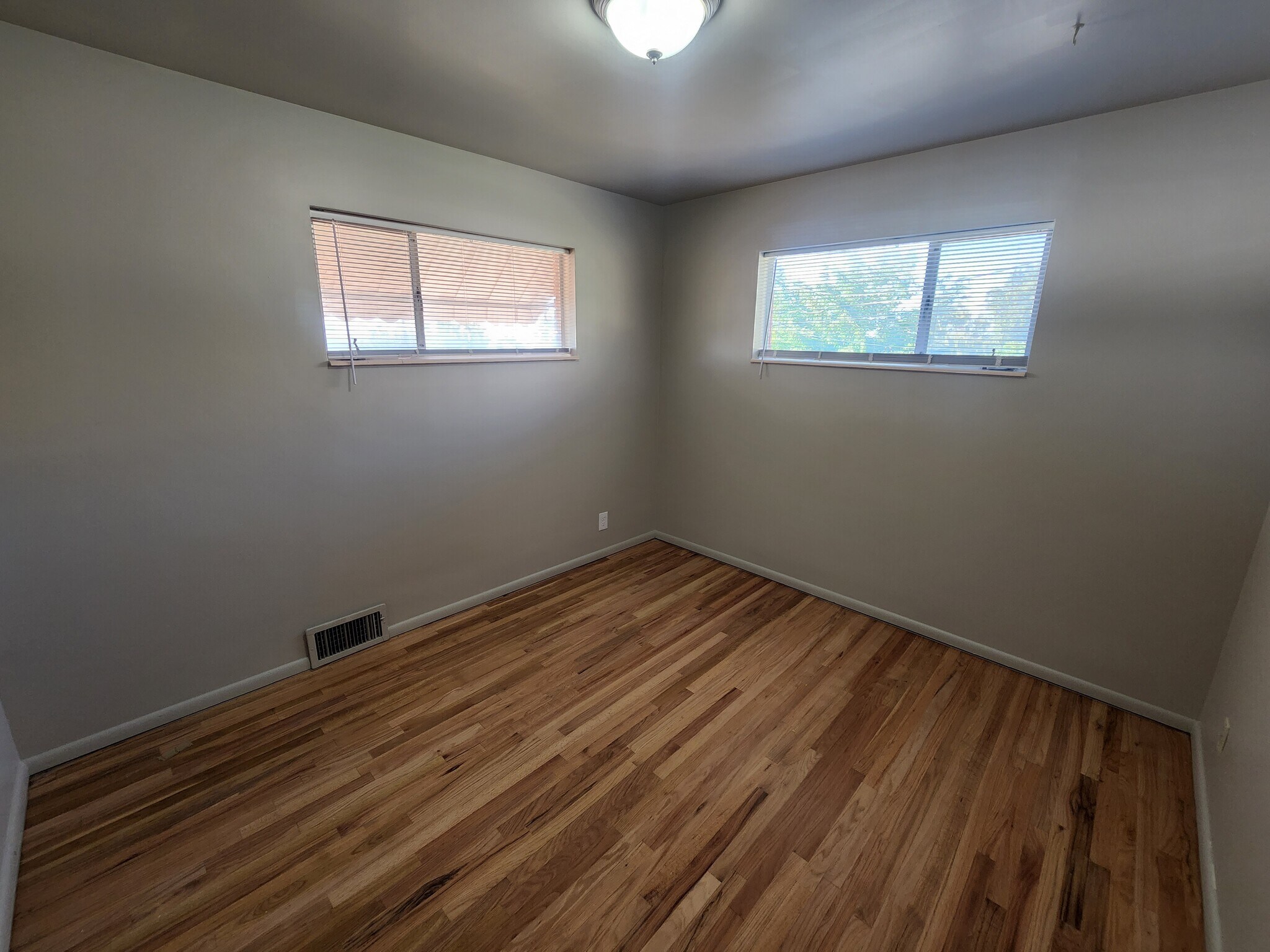 Building Photo - 805 E 1050 N