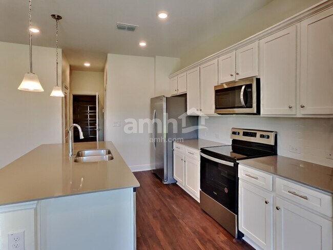 Building Photo - 27349 St Andrews Ave