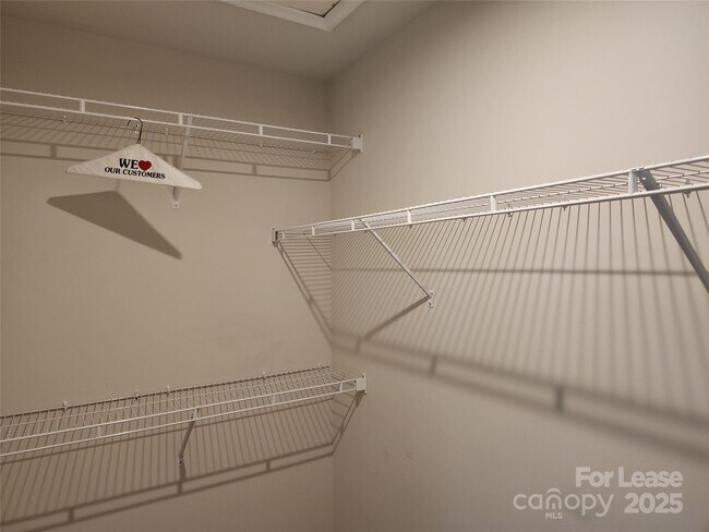 Building Photo - 1229 Queen Lyon Ct