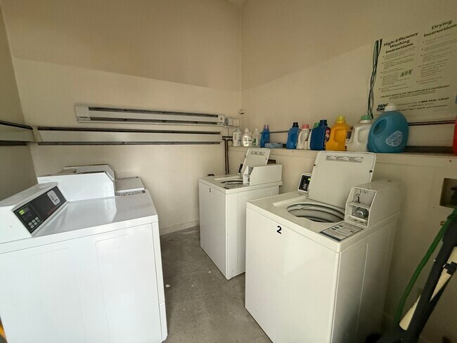 Building Photo - 15 Adams St