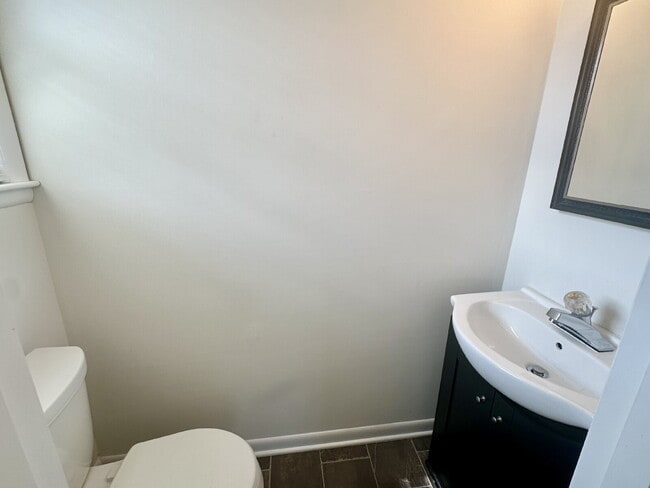 Building Photo - 3BD 1.5 BA HOUSE with Bonus Room  AVAILABL...