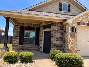 Building Photo - 3 bedroom home