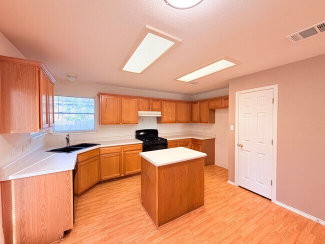 Building Photo - 3 BEDROOMS + AN OFFICE, 3 FULL BATHROOMS -  LIGHT AND BRIGHT INSIDE